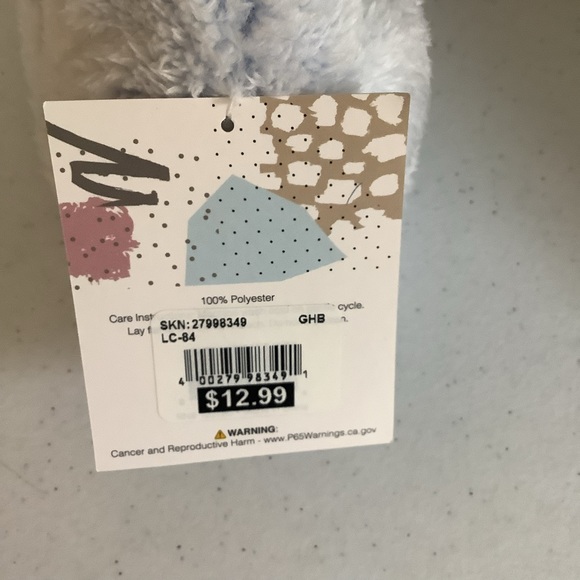 NWT Comfy Fuzzy Soft Slippers - Picture 4 of 5